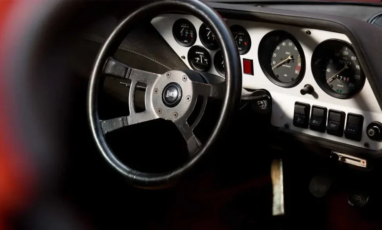 Bakınca Hayranlık Uyandıran Direksiyon Tasarımları: Ferrari Direksiyonuna Şiir Bile Yazılır!