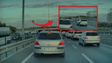 İstanbul'da Otopilotta Kendini Kaybeden Tesla Model Y Trafiği Birbirine Kattı [video]