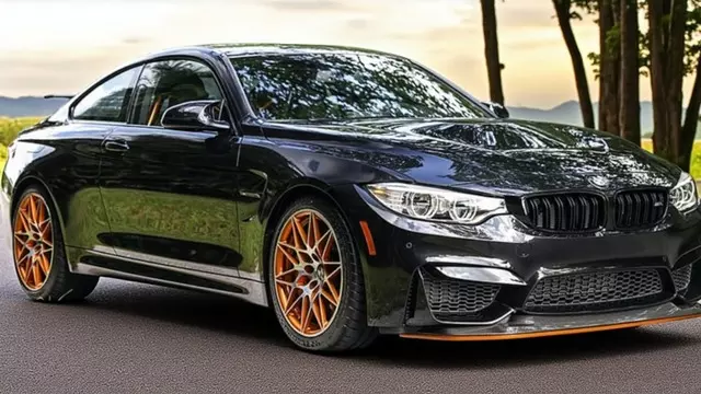 Üretilen son BMW M4 GTS, 1 milyon dolara satışa çıktı
